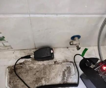 白云鄂博屋顶漏水维修公司分享下卫生间漏水的危害及解决方法